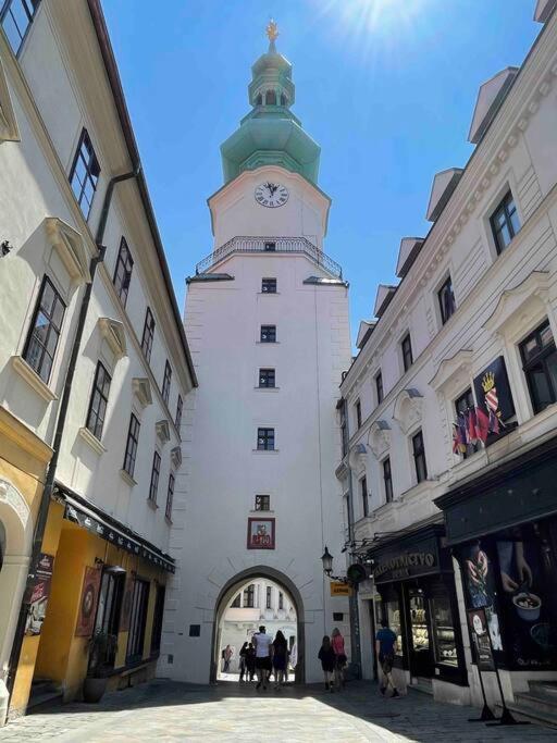 Good Old Times Apartment Bratislava Buitenkant foto