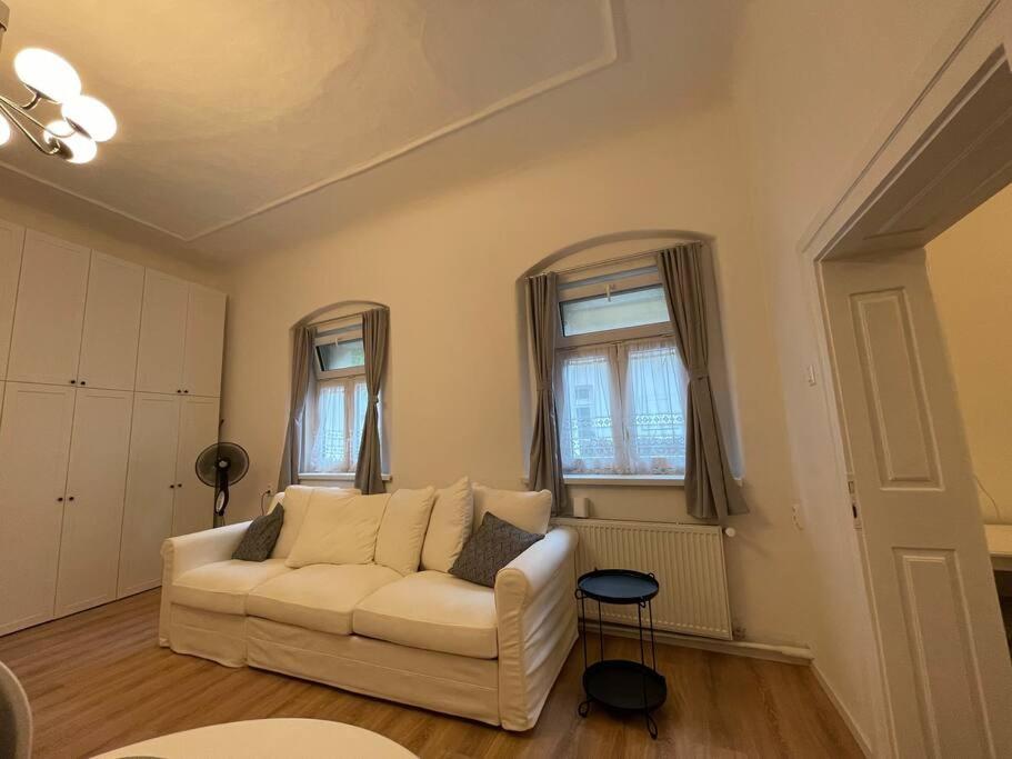 Good Old Times Apartment Bratislava Buitenkant foto