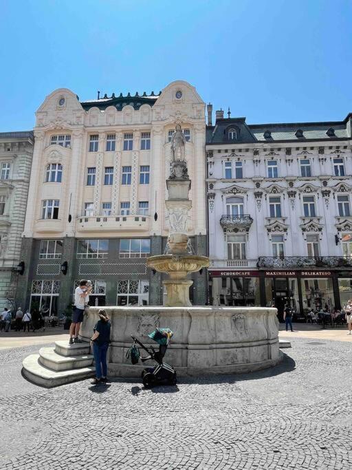 Good Old Times Apartment Bratislava Buitenkant foto